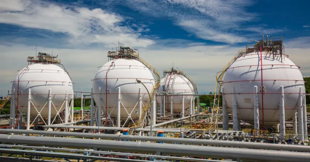 Spherical propane tanks containing fuel gas Spherical propane tanks containing fuel gas