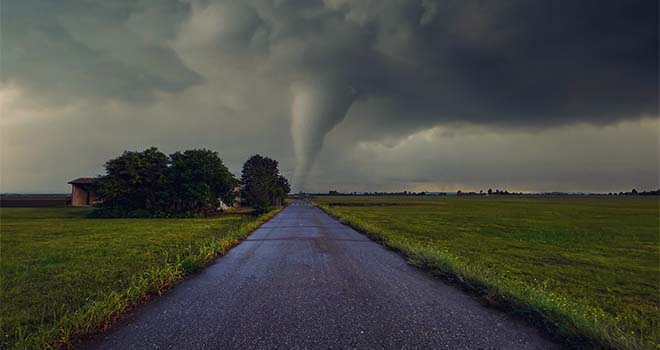 twister-bill-paxton Tornado in rural town